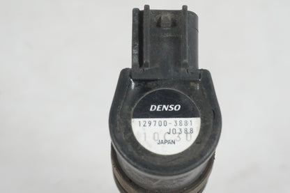 Höger sida på Tändspole från en Honda CBR 900 RR -2002 motorcykel.