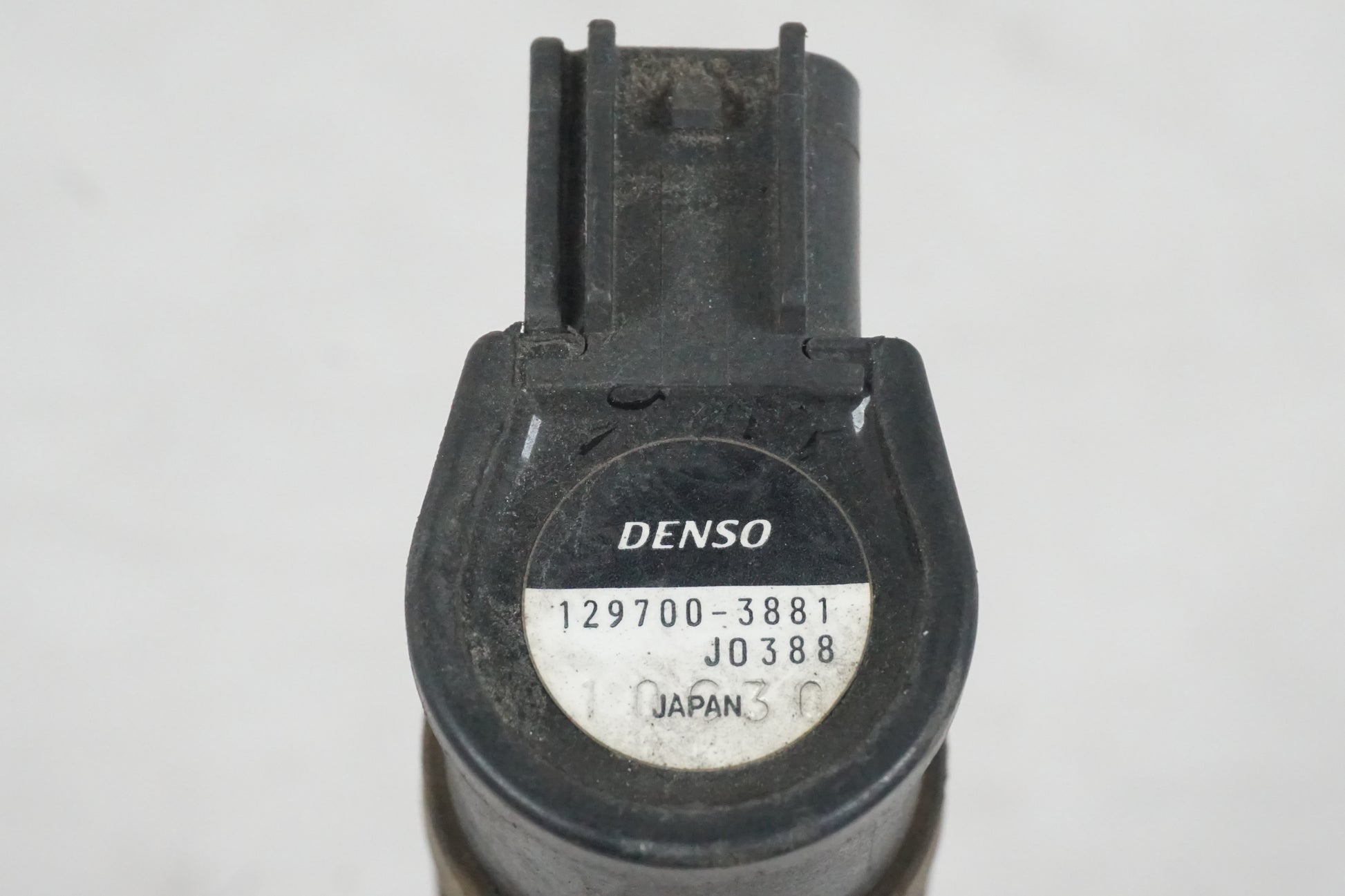 Höger sida på Tändspole från en Honda CBR 900 RR -2002 motorcykel.