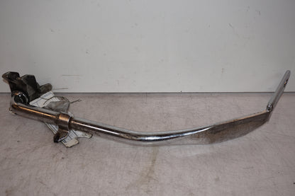 Framsidan på Sidostöd från en H-D Dyna Street Bob FXDB/I -2013 motorcykel.