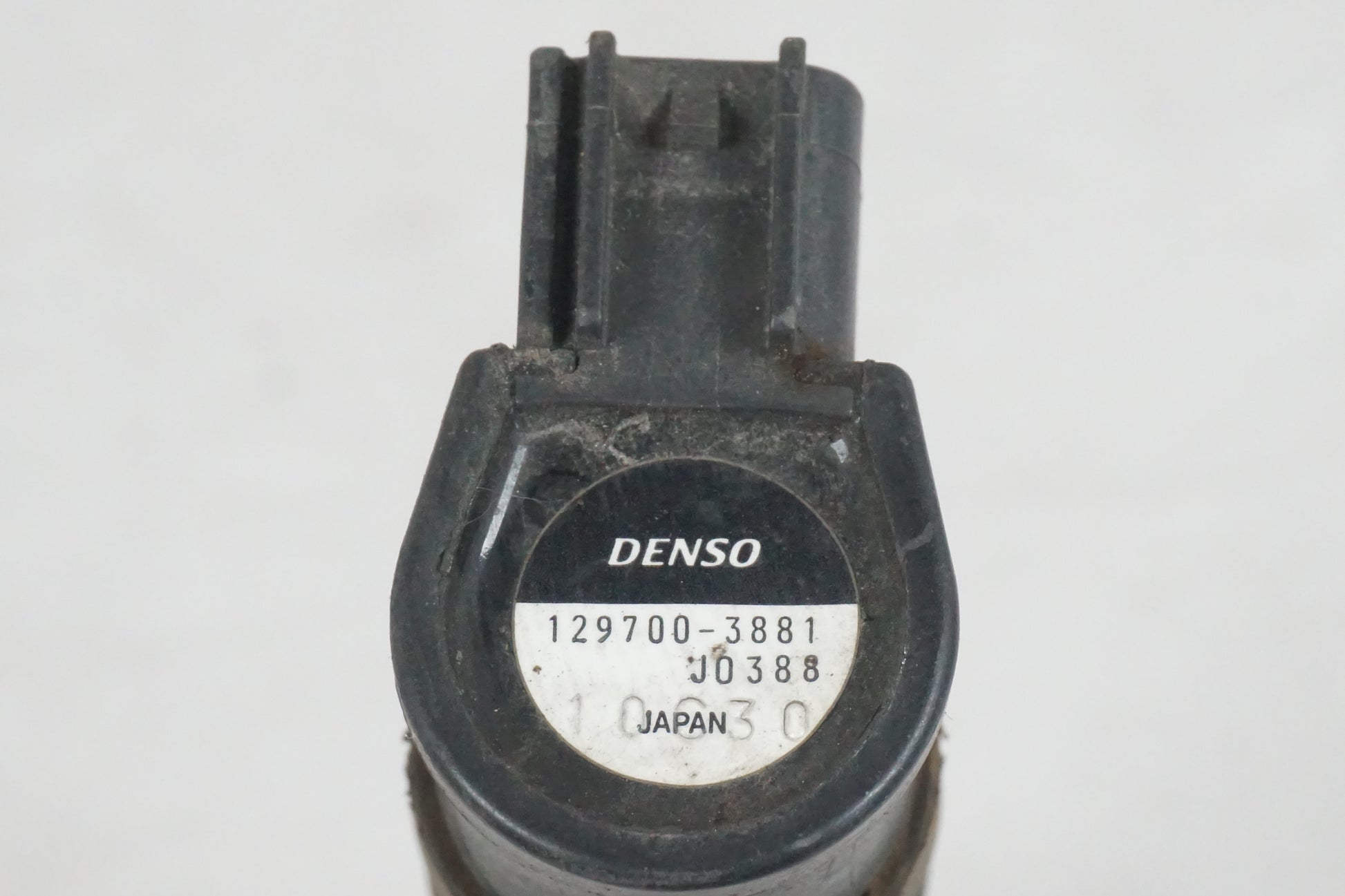 Höger sida på Tändspole från en Honda CBR 900 RR -2002 motorcykel.