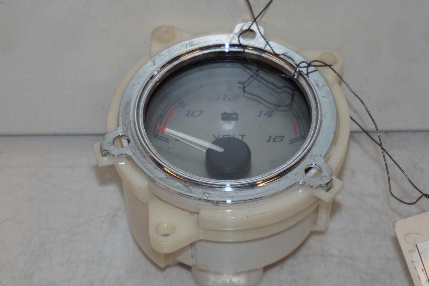 Framsidan på Voltmätare från en H-D Street Glide FLHX -2016 motorcykel.