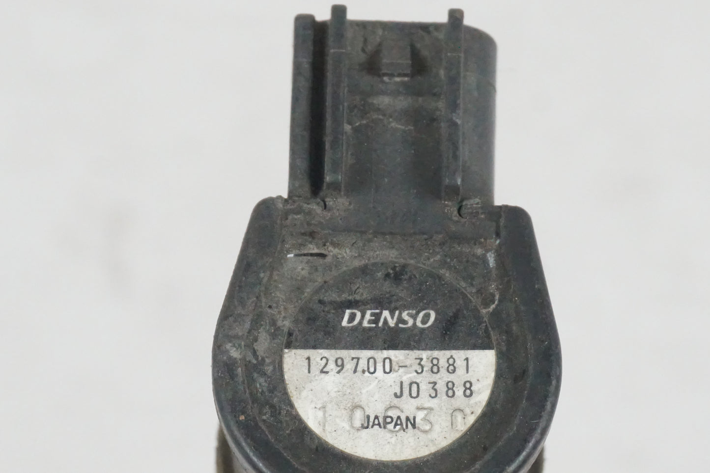 Vänster sida på Tändspole från en Honda CBR 900 RR -2002 motorcykel.