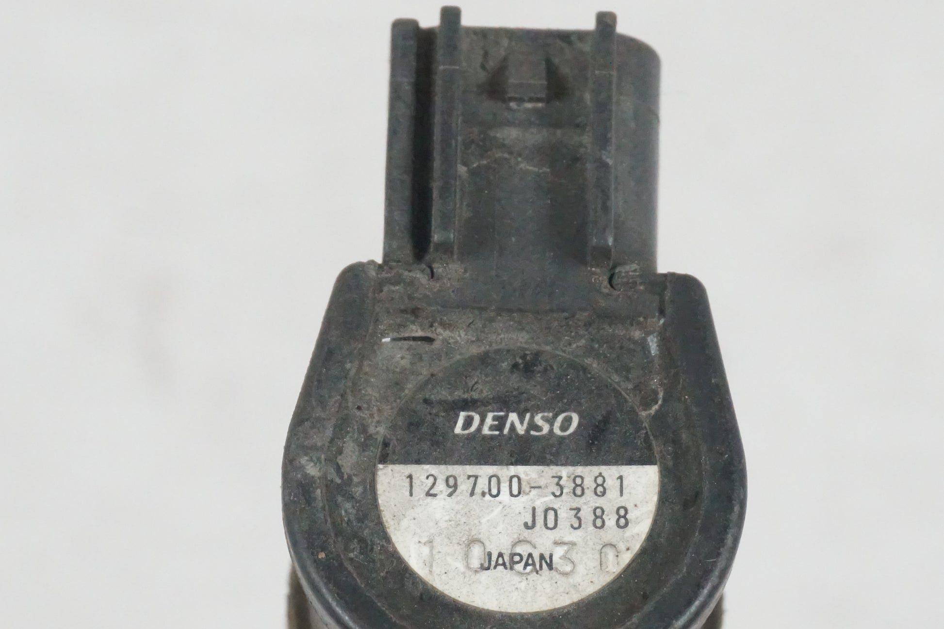 Vänster sida på Tändspole från en Honda CBR 900 RR -2002 motorcykel.