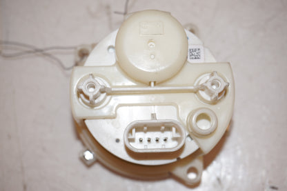 Snett nerifrån på Voltmätare från en H-D Street Glide FLHX -2016 motorcykel.