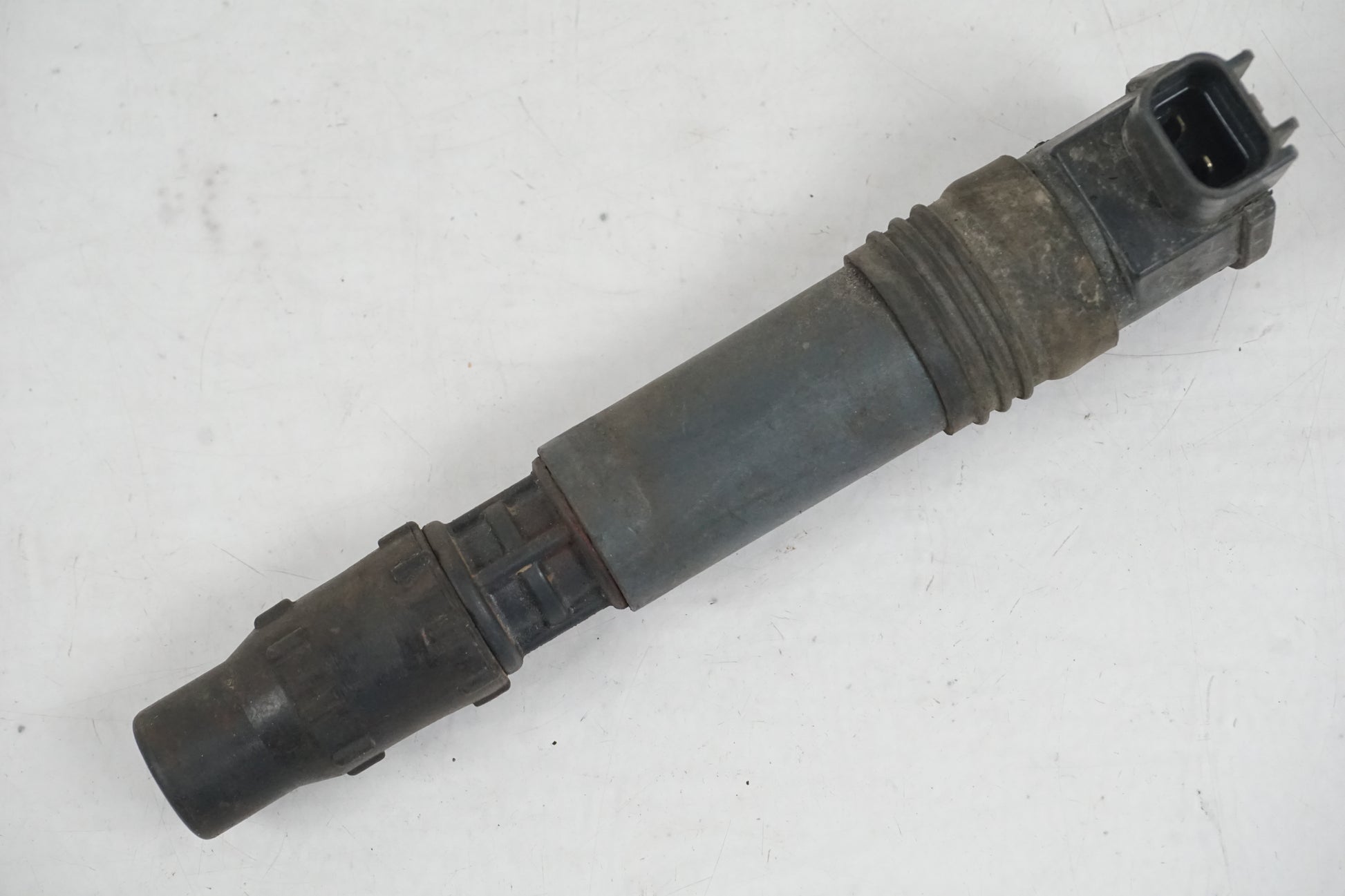 Framsidan på Tändspole från en Honda CBR 600 -2002 motorcykel.