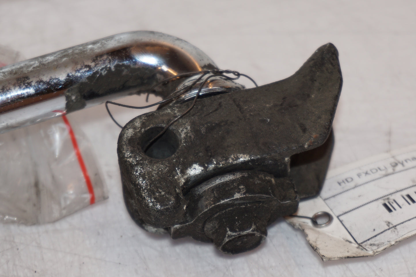 Baksidan på Sidostöd från en H-D Dyna Low Rider FXDL -2004 motorcykel.