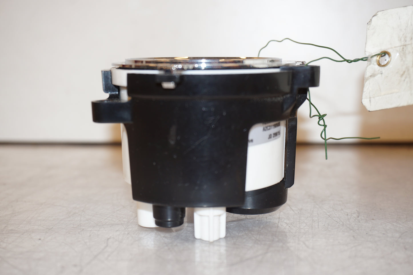 Vänster sida på Bensintankmätare från en H-D Street Glide FLHX -2016 motorcykel.