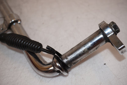 Snett uppifrån på Sidostöd från en H-D Softail Deuce FXSTD -2000 motorcykel.