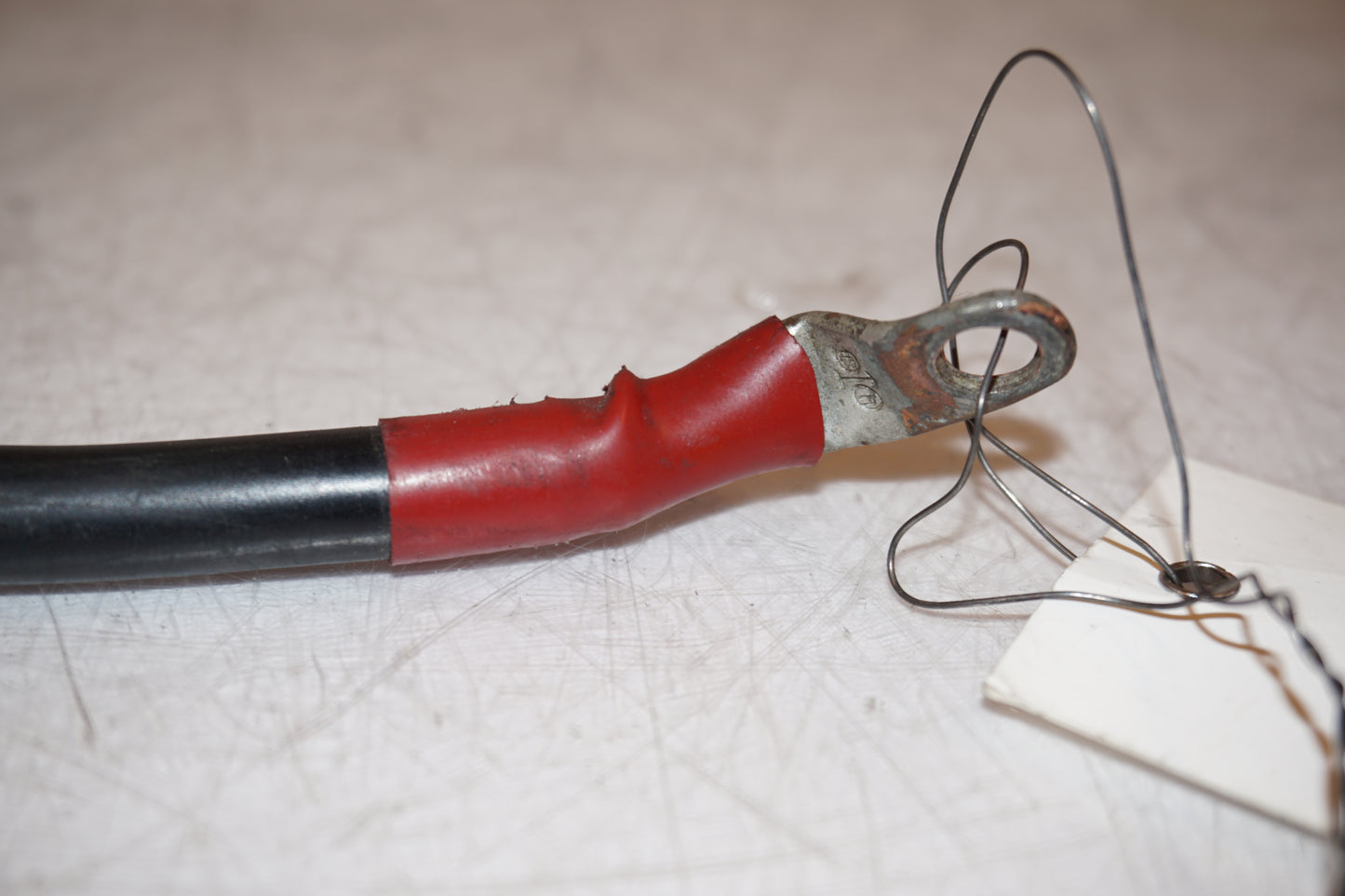 Vänster sida på Kablage från en H-D Dyna Street Bob FXDB/I -2007 motorcykel.