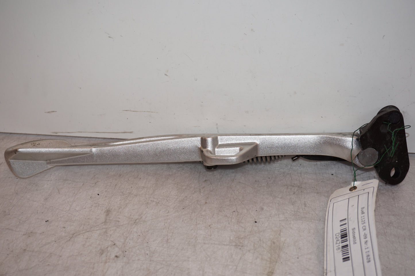 Baksidan på Sidostöd från en Buell 1125 CR -2009 motorcykel.