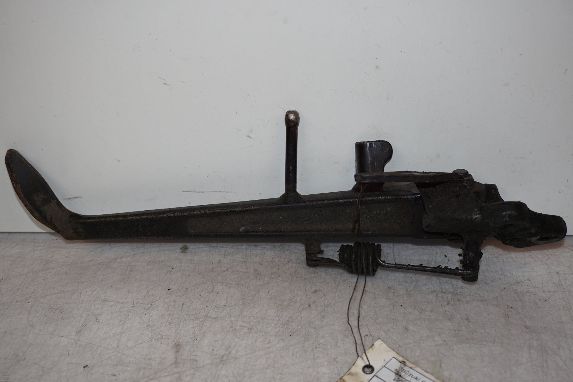 Framsidan på Sidostöd från en Suzuki GSX-R 750 -1995 motorcykel.