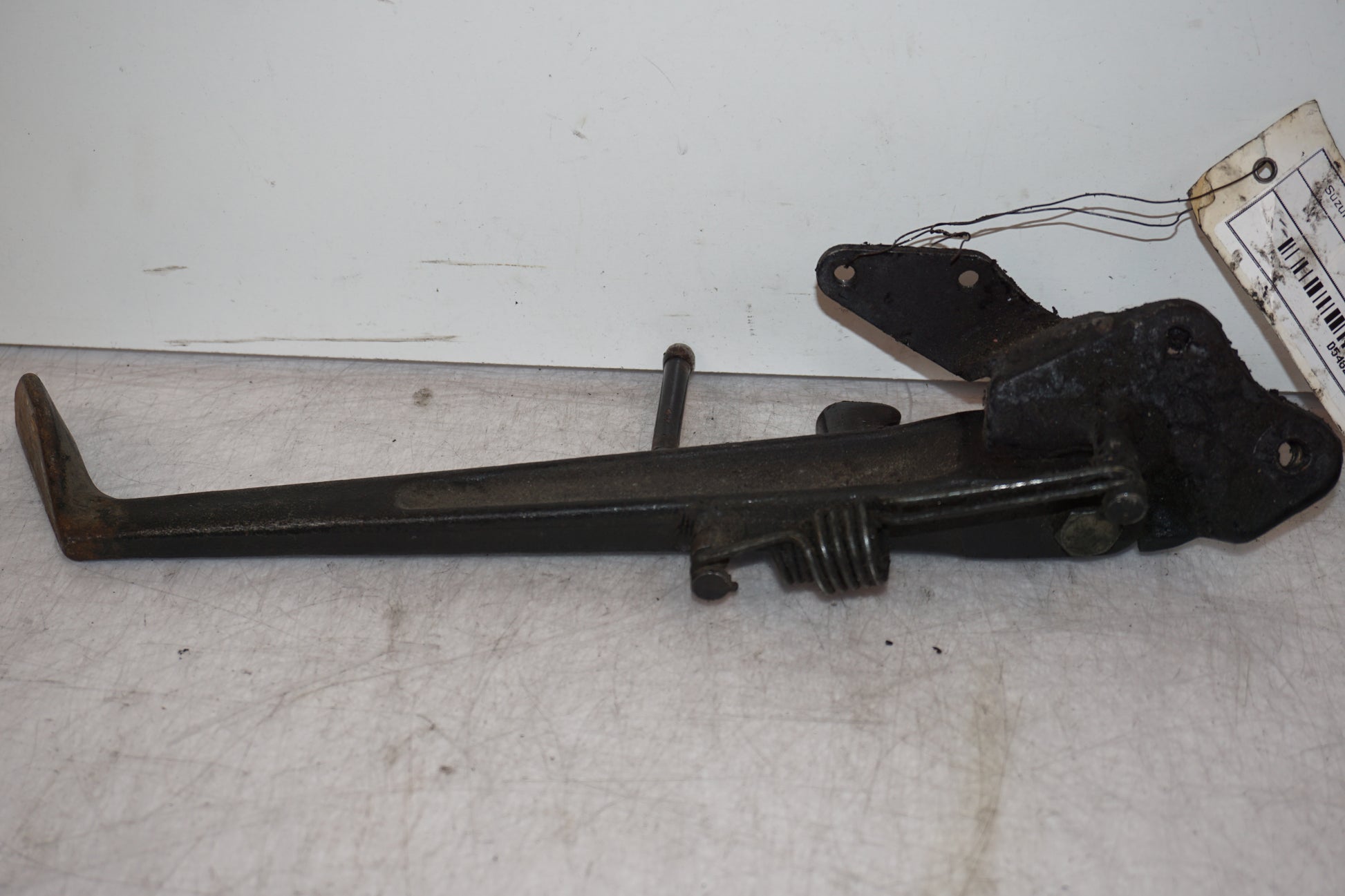 Baksidan på Sidostöd från en Suzuki GSX-R 750 -1995 motorcykel.