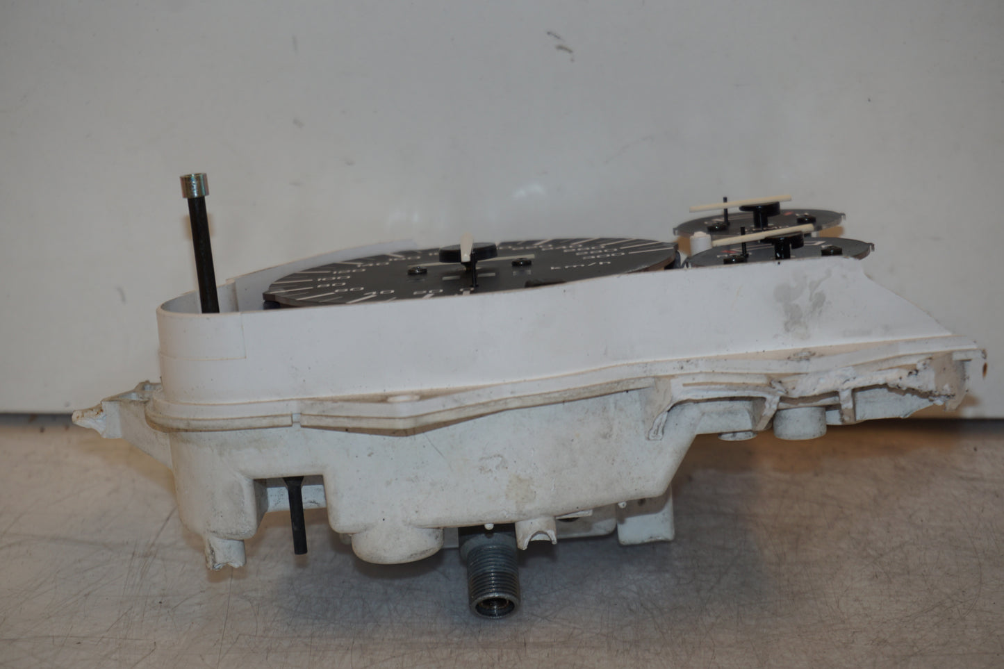 Baksidan på Instrumentpanel från en Honda CBR 1000 F -1993 motorcykel.