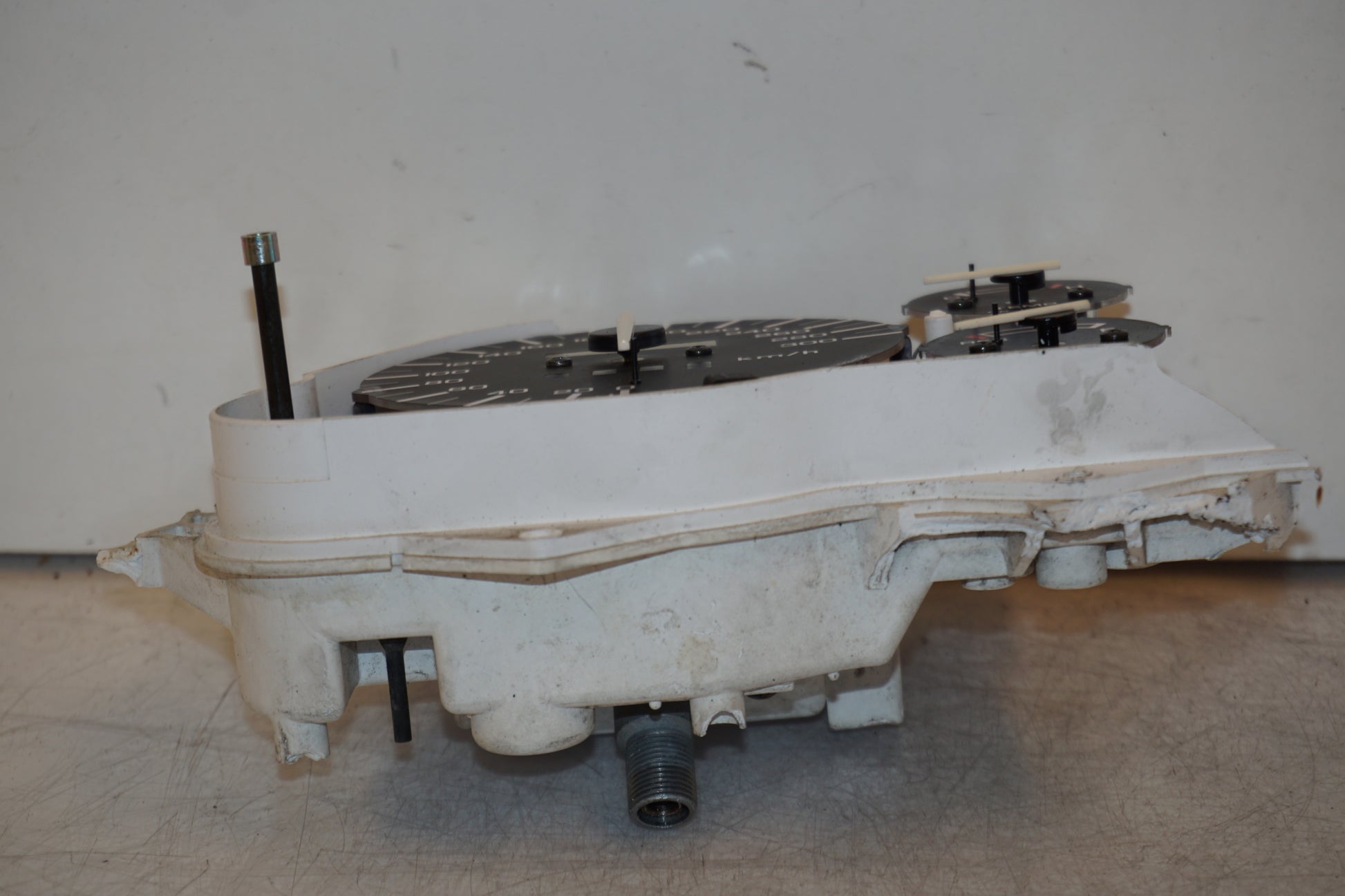 Baksidan på Instrumentpanel från en Honda CBR 1000 F -1993 motorcykel.