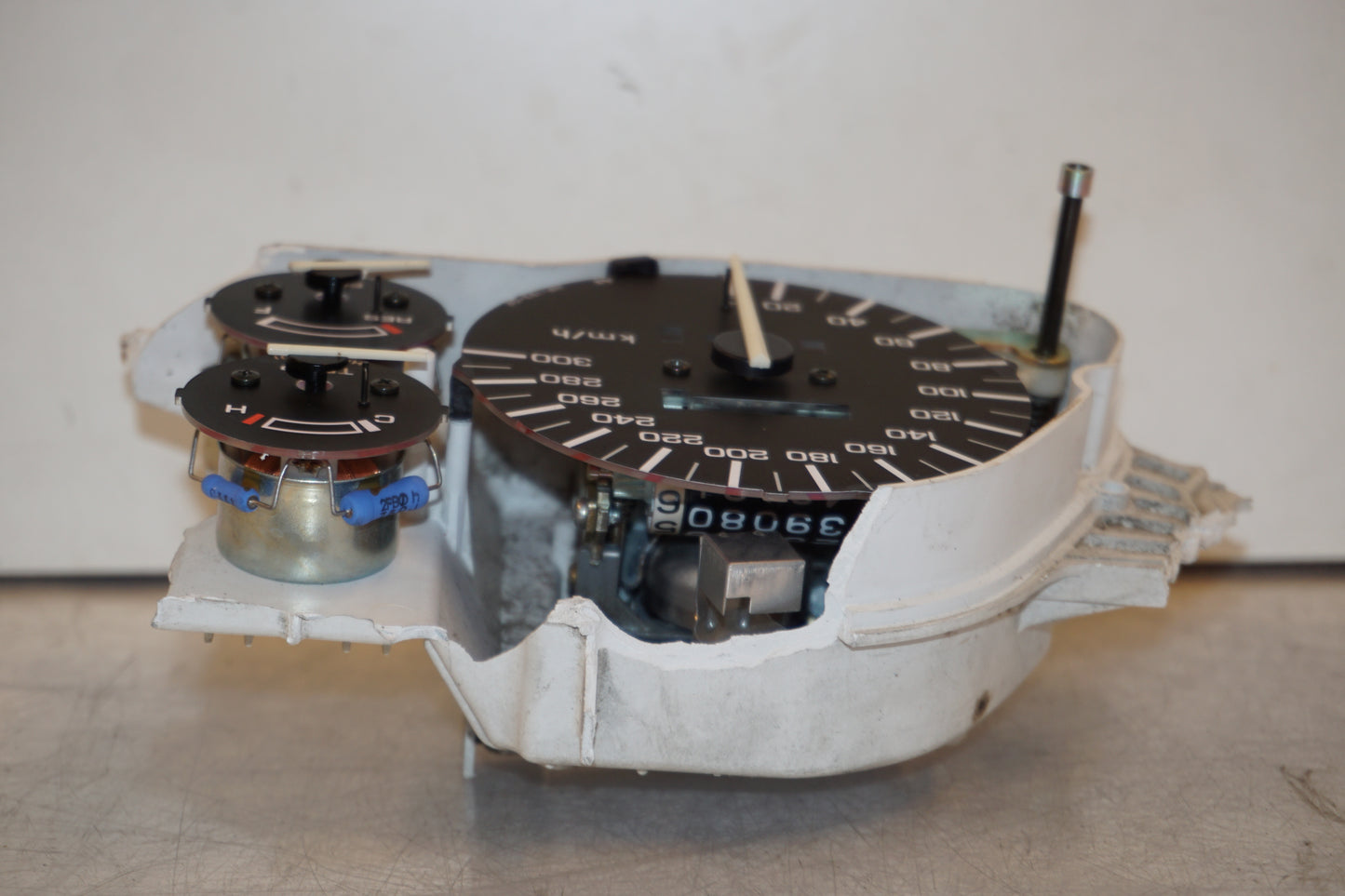 Vänster sida på Instrumentpanel från en Honda CBR 1000 F -1993 motorcykel.