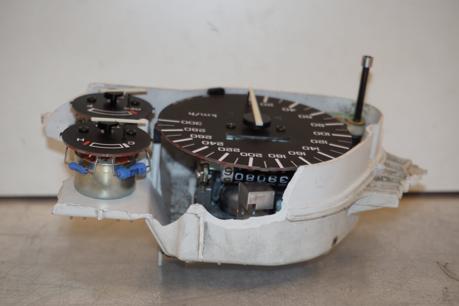 Vänster sida på Instrumentpanel från en Honda CBR 1000 F -1993 motorcykel.