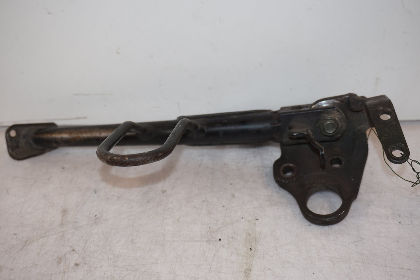 Vänster sida på Sidostöd från en Suzuki TL 1000 S -1998 motorcykel.