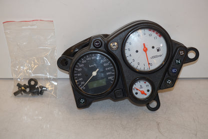 Framsidan på Instrumentpanel från en Honda VTR 1000 F -1997 motorcykel.