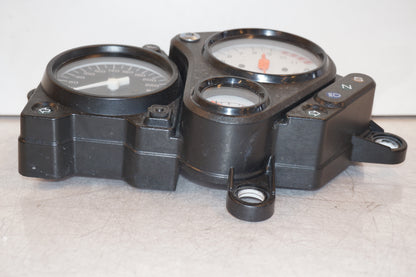 Baksidan på Instrumentpanel från en Honda VTR 1000 F -1997 motorcykel.