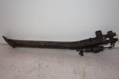 Baksidan på Sidostöd från en Suzuki DR 750 S -1989 motorcykel.