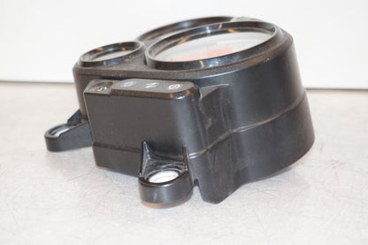 Höger sida på Instrumentpanel från en Honda VTR 1000 F -1997 motorcykel.