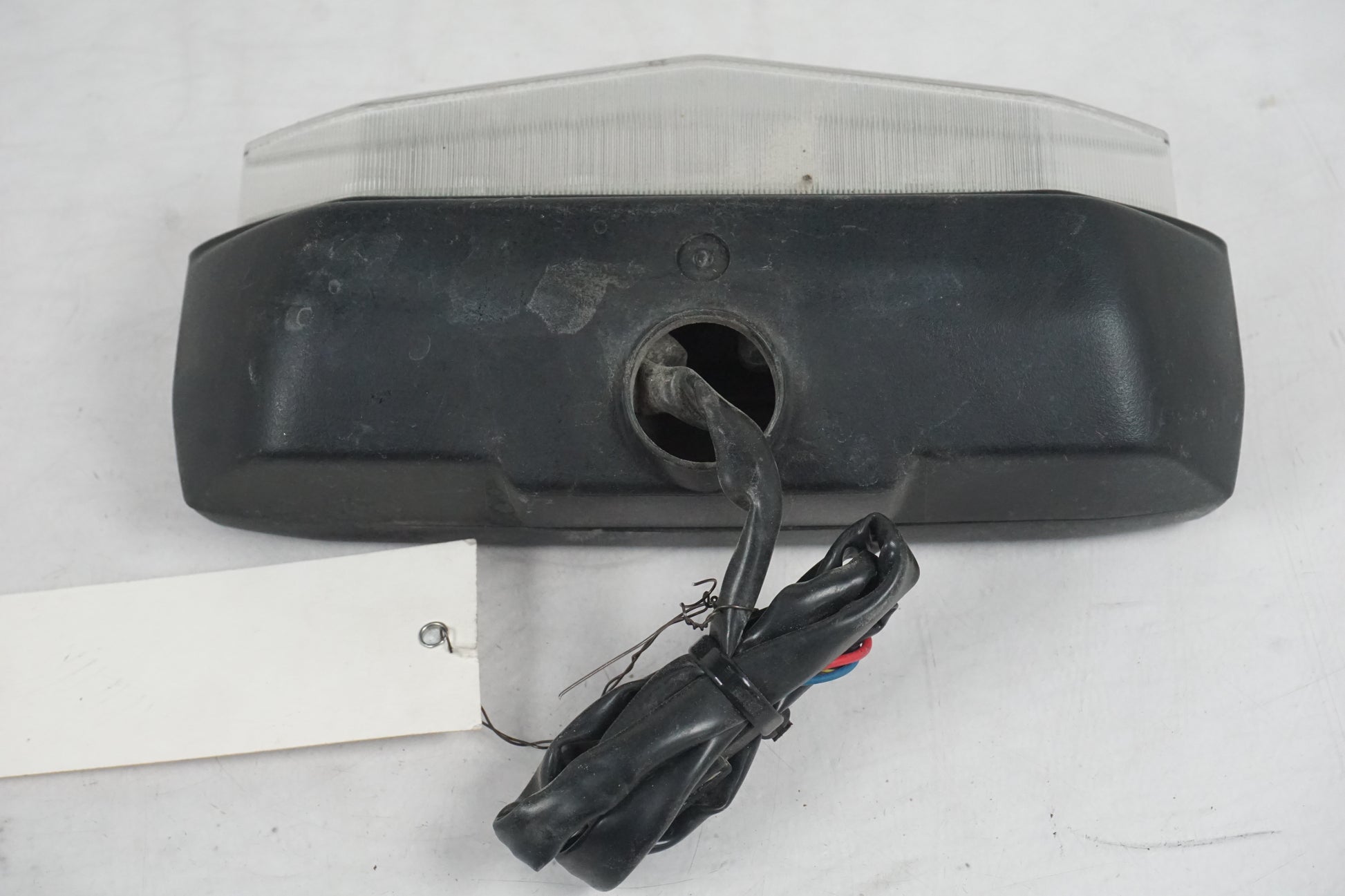 Vänster sida på Baklampa från en Kawasaki GTR 1400 -2008 motorcykel.