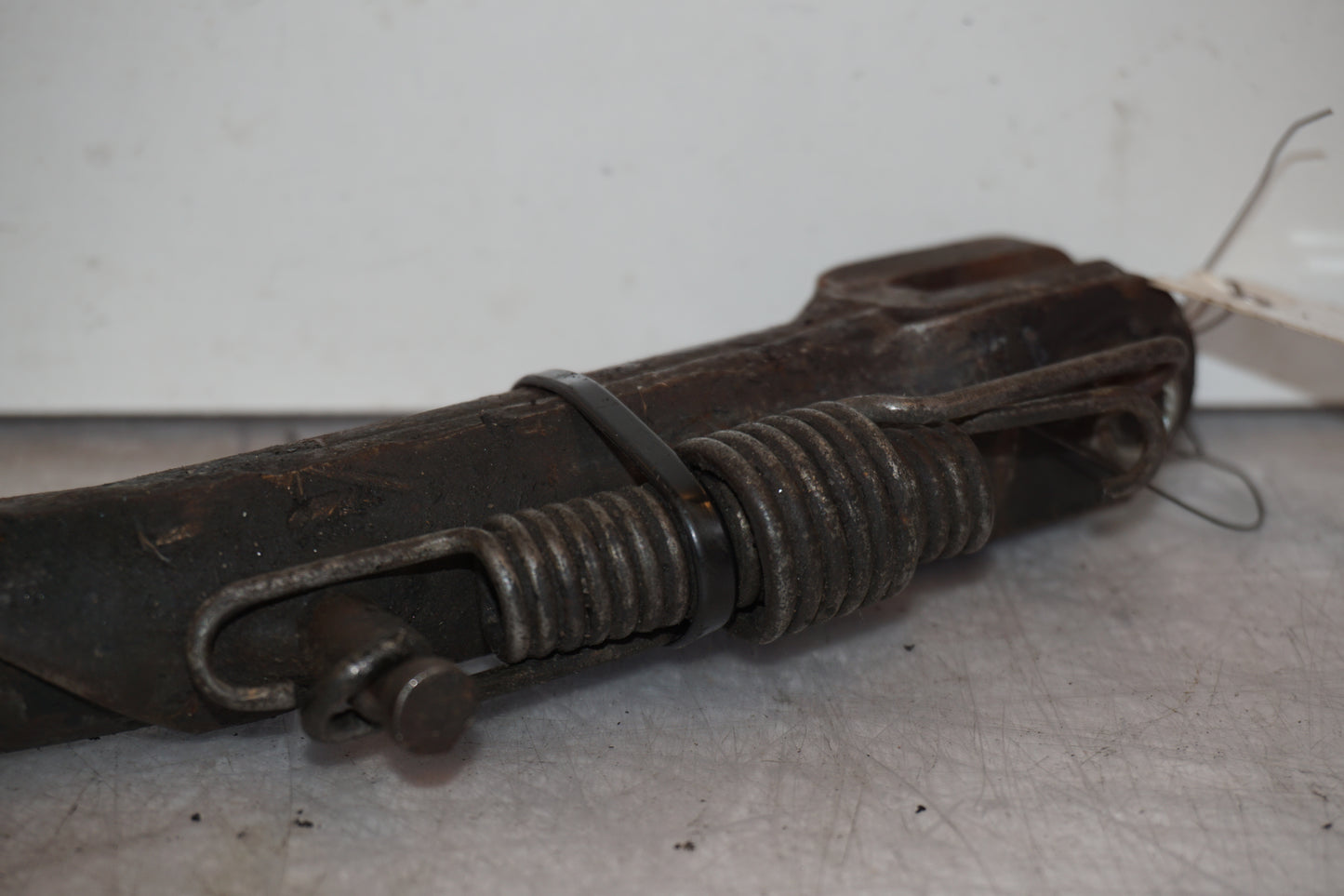 Vänster sida på Sidostöd från en Suzuki DR 750 S -1989 motorcykel.