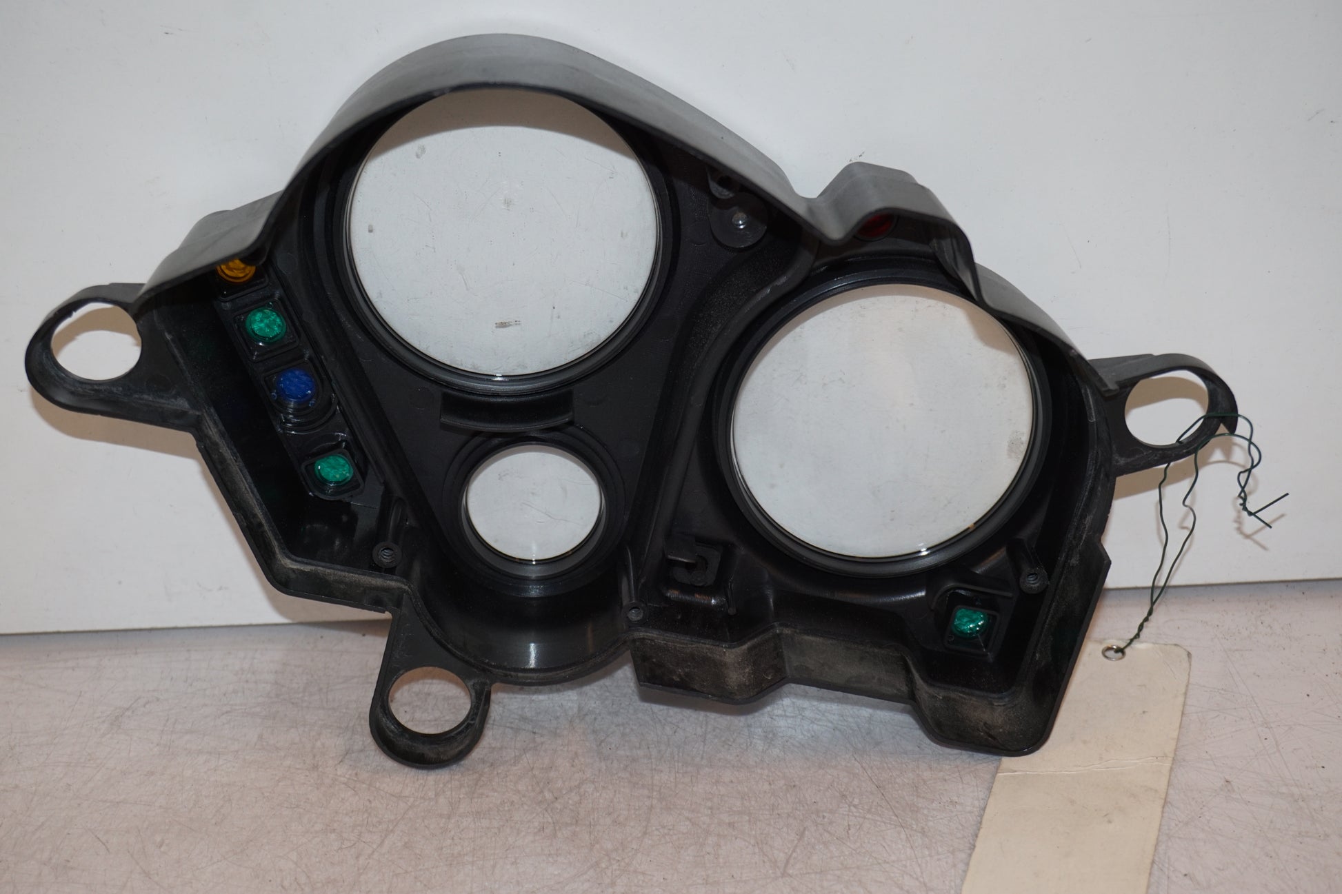 Snett nerifrån på Instrumentfront från en Honda VTR 1000 F -1998 motorcykel.