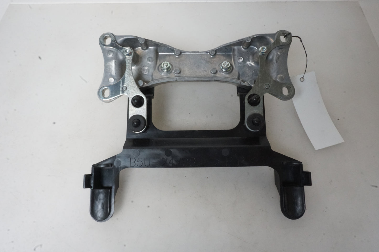 Support de réservoir à essence