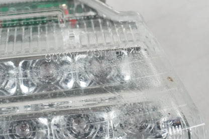 Vänster sida på Baklampa från en Kawasaki ZX-10R -2012 motorcykel.