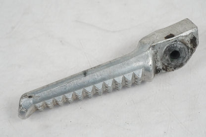 Vänster sida på Fotpinne från en Honda CBR 900 RR -1997 motorcykel.