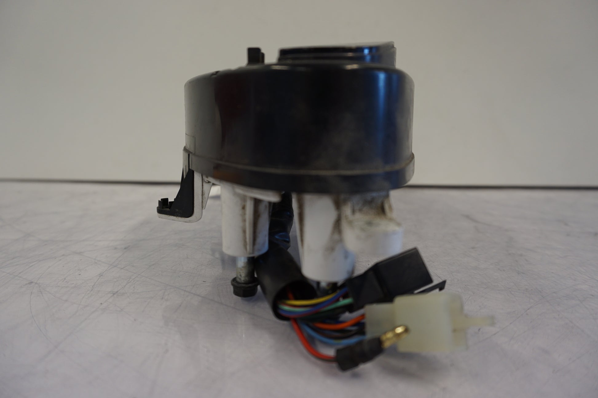 Höger sida på Instrumentpanel från en Honda NT 650 V -1998 motorcykel.