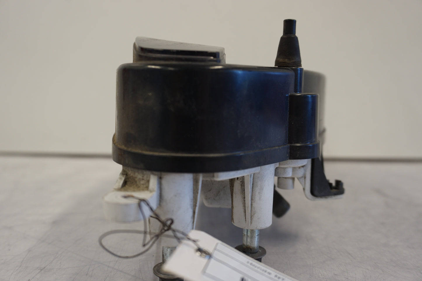 Snett uppifrån på Instrumentpanel från en Honda NT 650 V -1998 motorcykel.