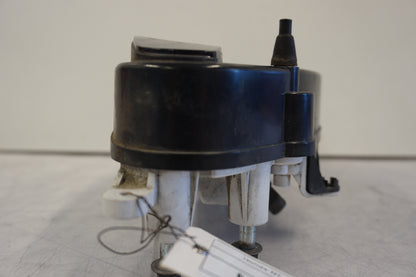 Snett uppifrån på Instrumentpanel från en Honda NT 650 V -1998 motorcykel.