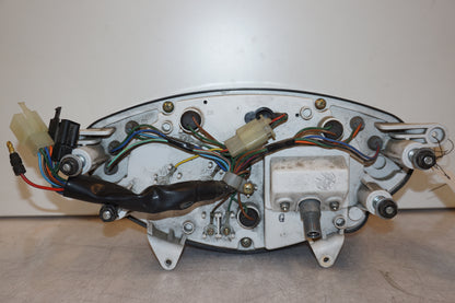 Snett nerifrån på Instrumentpanel från en Honda NT 650 V -1998 motorcykel.