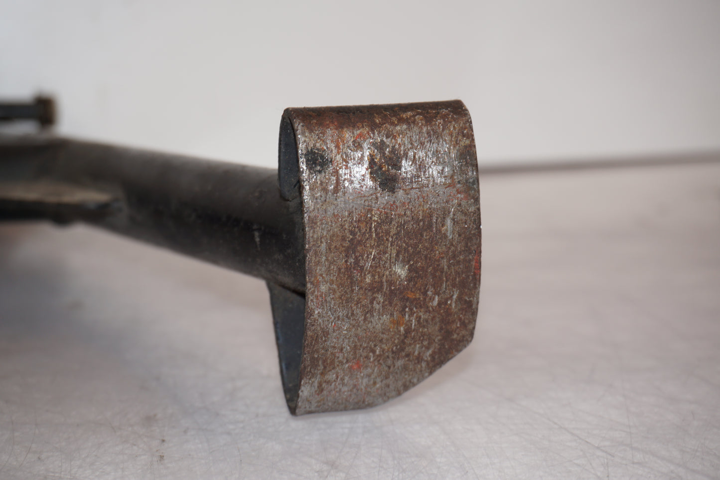 Höger sida på Centralstöd från en Suzuki GS 850 G -1982 motorcykel.