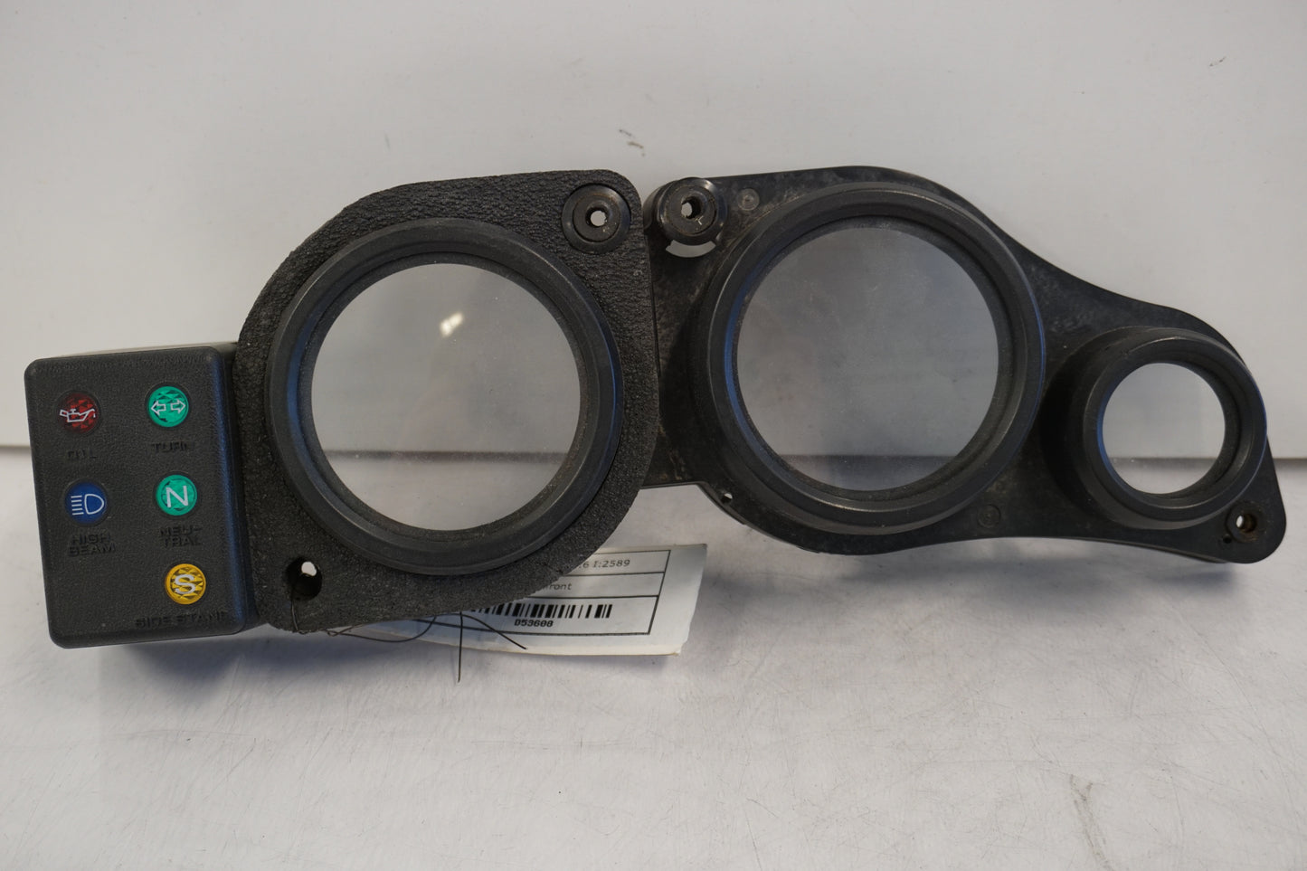 Framsidan på Instrumentfront från en Honda XRV 750 -1999 motorcykel.