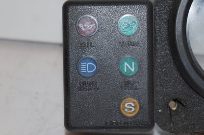 Baksidan på Instrumentfront från en Honda XRV 750 -1999 motorcykel.