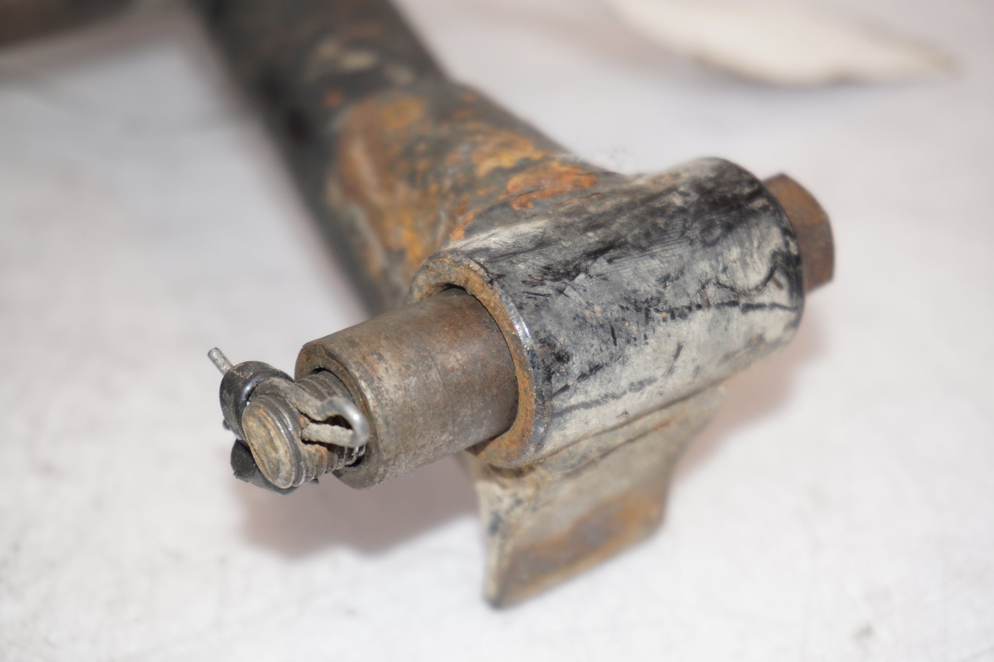 Extrabild1 på Centralstöd från en Suzuki GS 850 G -1982 motorcykel.