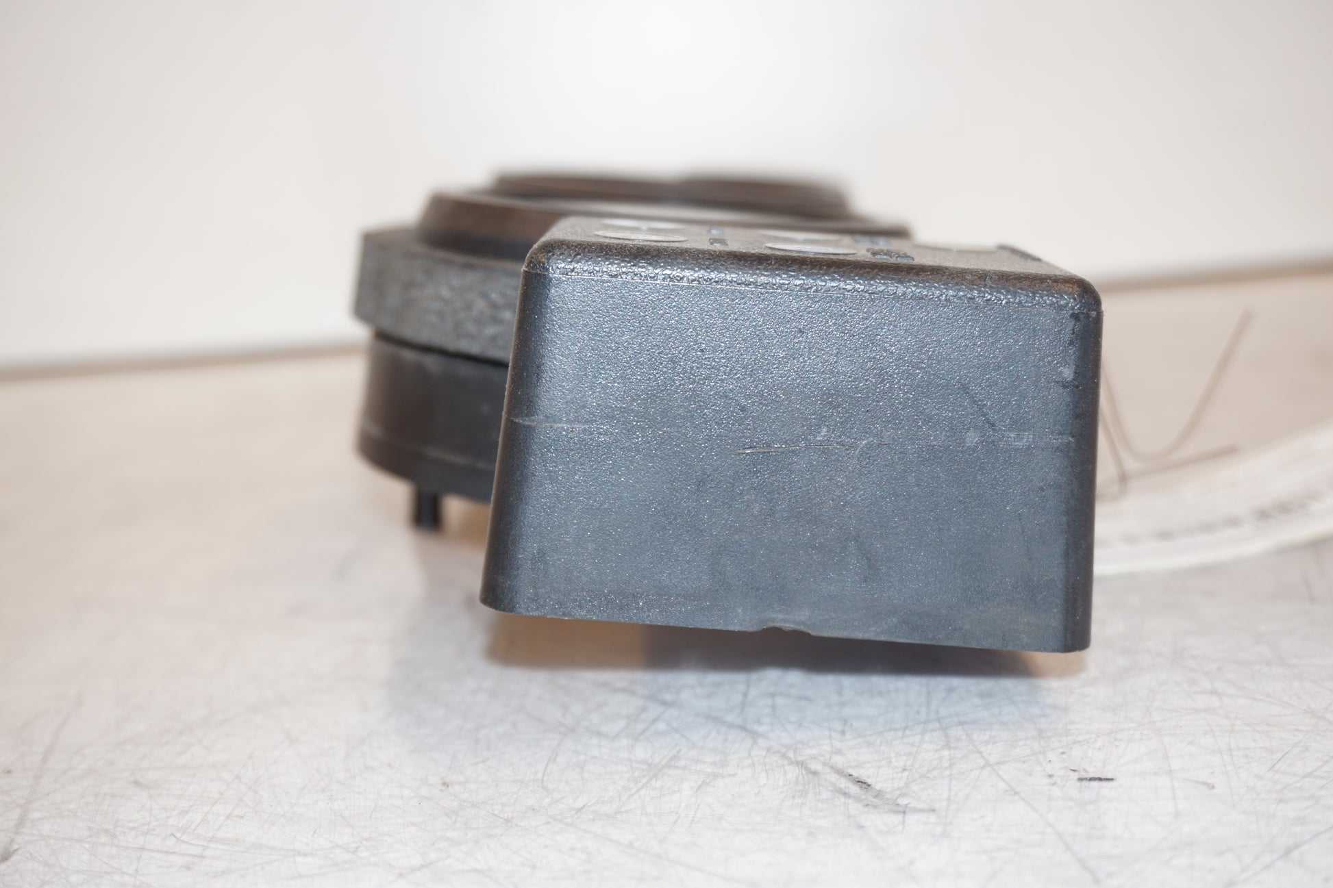 Snett nerifrån på Instrumentfront från en Honda XRV 750 -1999 motorcykel.