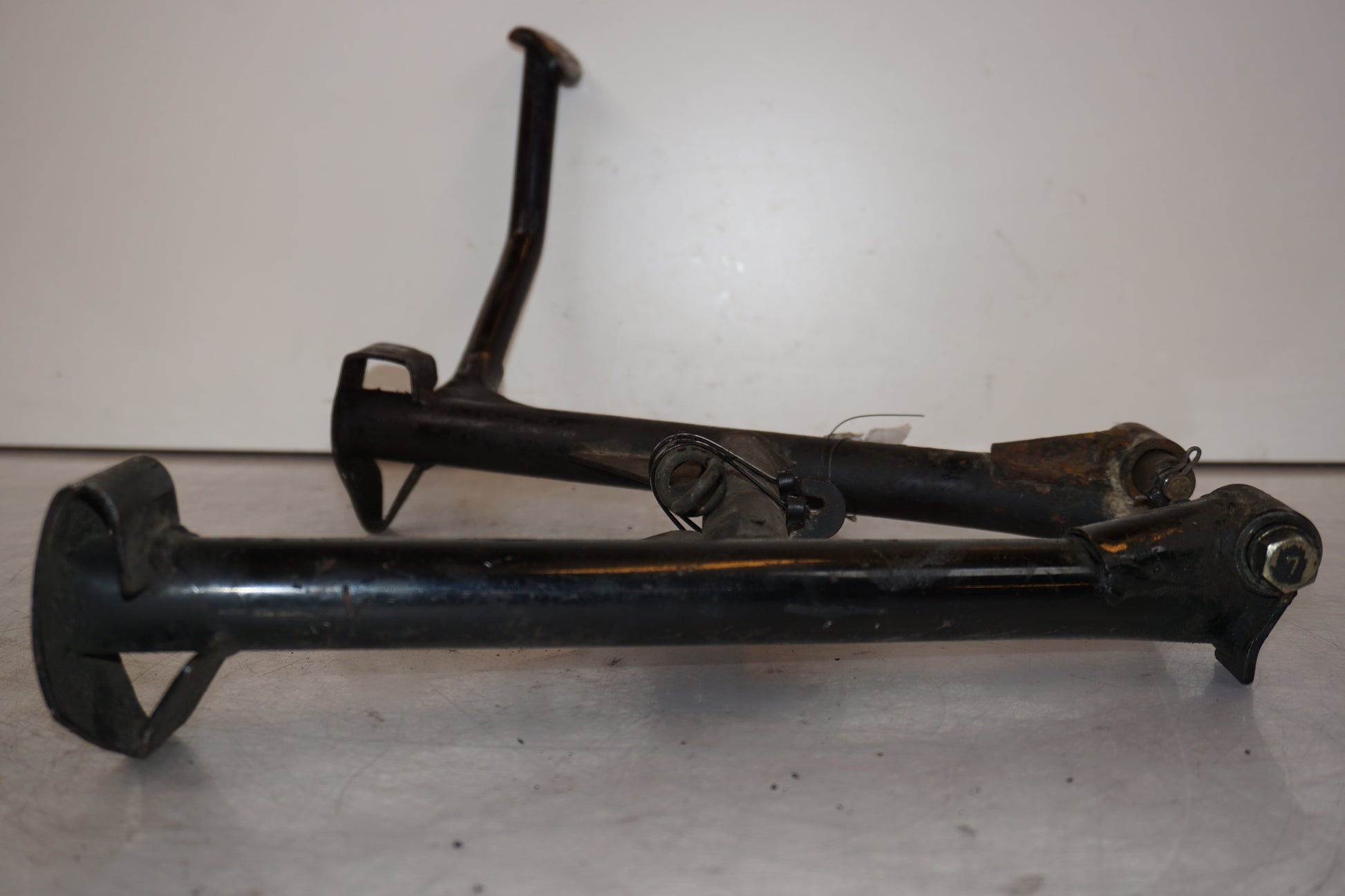 Extrabild3 på Centralstöd från en Suzuki GS 850 G -1982 motorcykel.