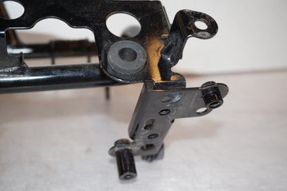 Extrabild1 på Strålkastarfäste från en Kawasaki Versys 650 -2007 motorcykel.