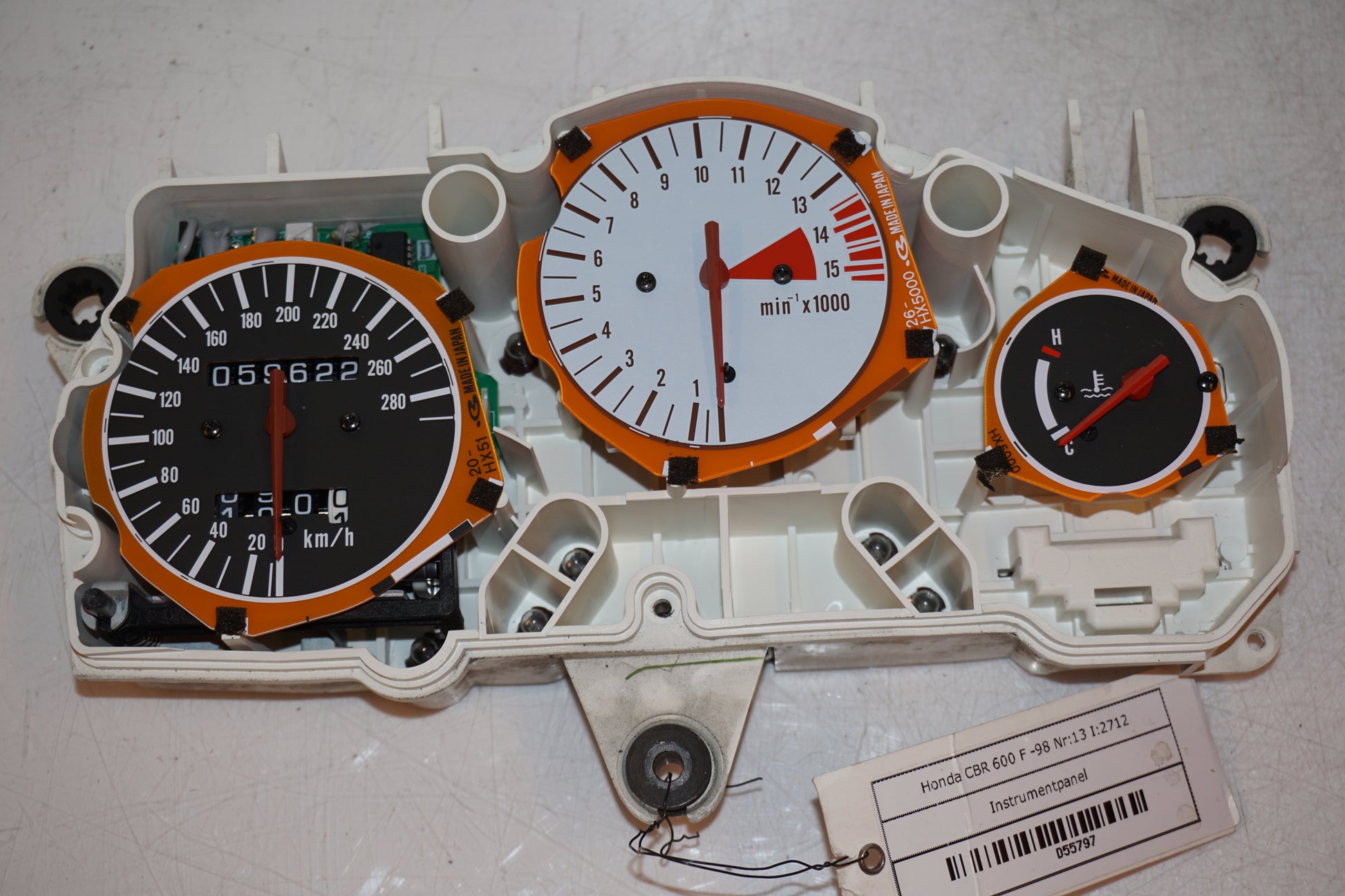 Framsidan på Instrumentpanel från en Honda CBR 600 -1998 motorcykel.