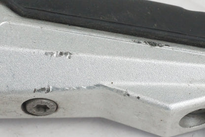 Baksidan på Fotpinne från en BMW R 1200 R -2007 motorcykel.