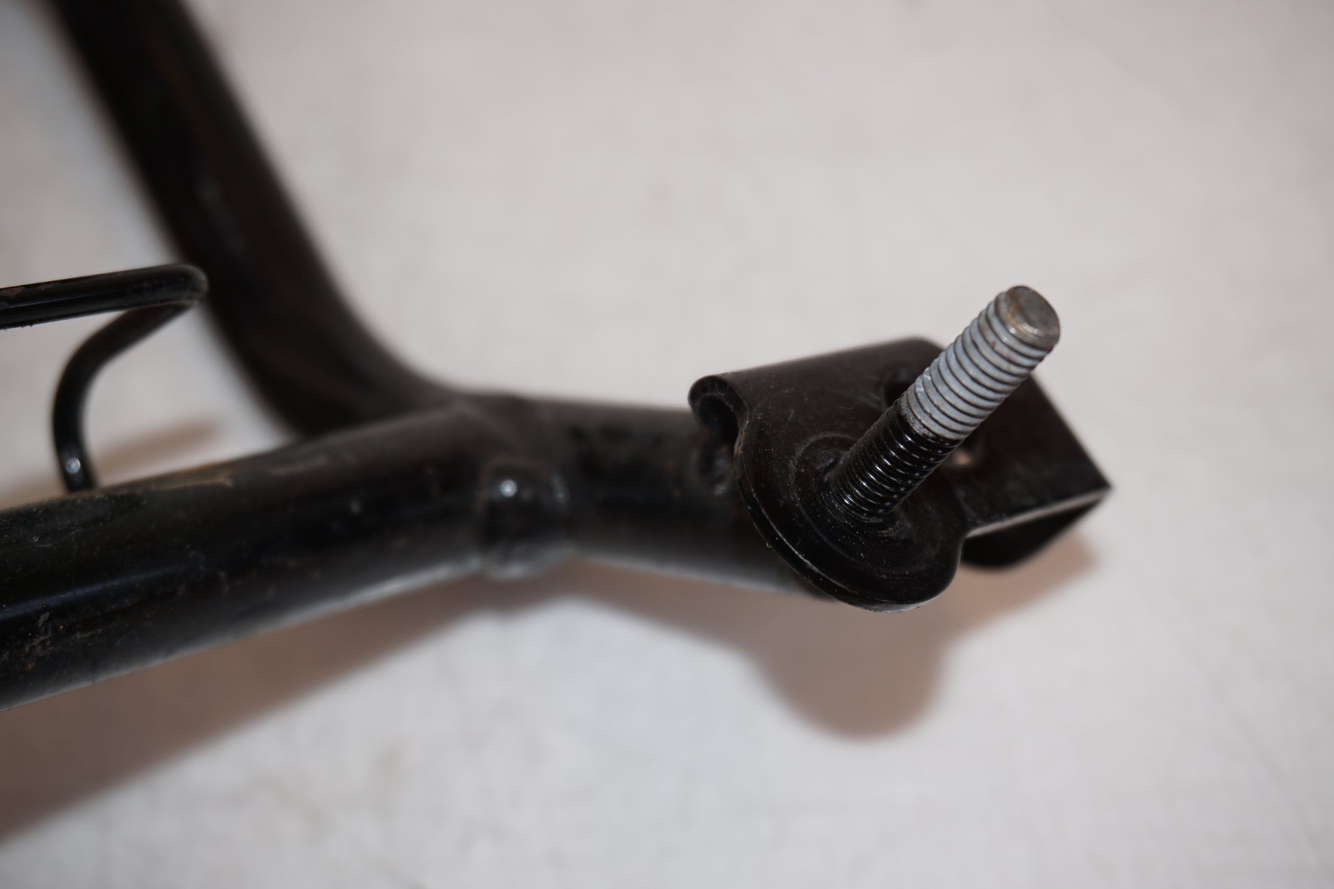 Extrabild5 på Strålkastarfäste från en Kawasaki Versys 650 -2007 motorcykel.