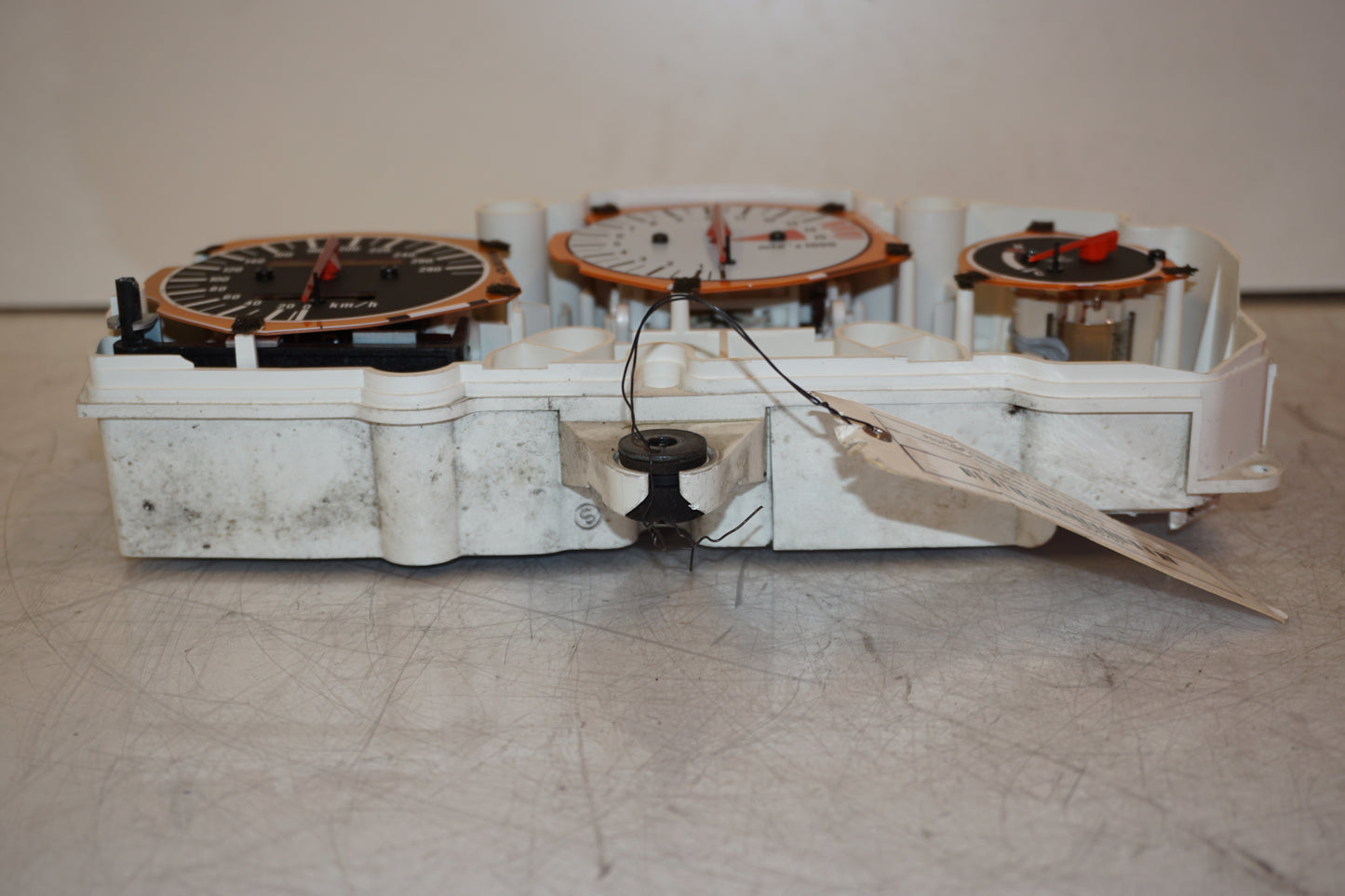 Snett uppifrån på Instrumentpanel från en Honda CBR 600 -1998 motorcykel.