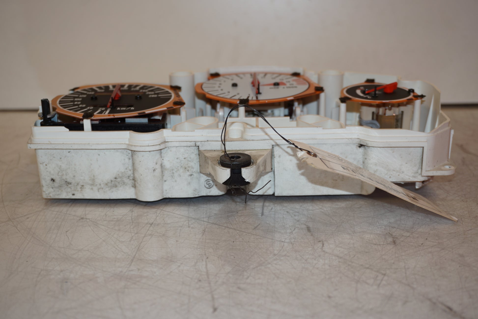 Snett uppifrån på Instrumentpanel från en Honda CBR 600 -1998 motorcykel.