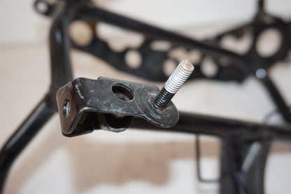 Extrabild6 på Strålkastarfäste från en Kawasaki Versys 650 -2007 motorcykel.