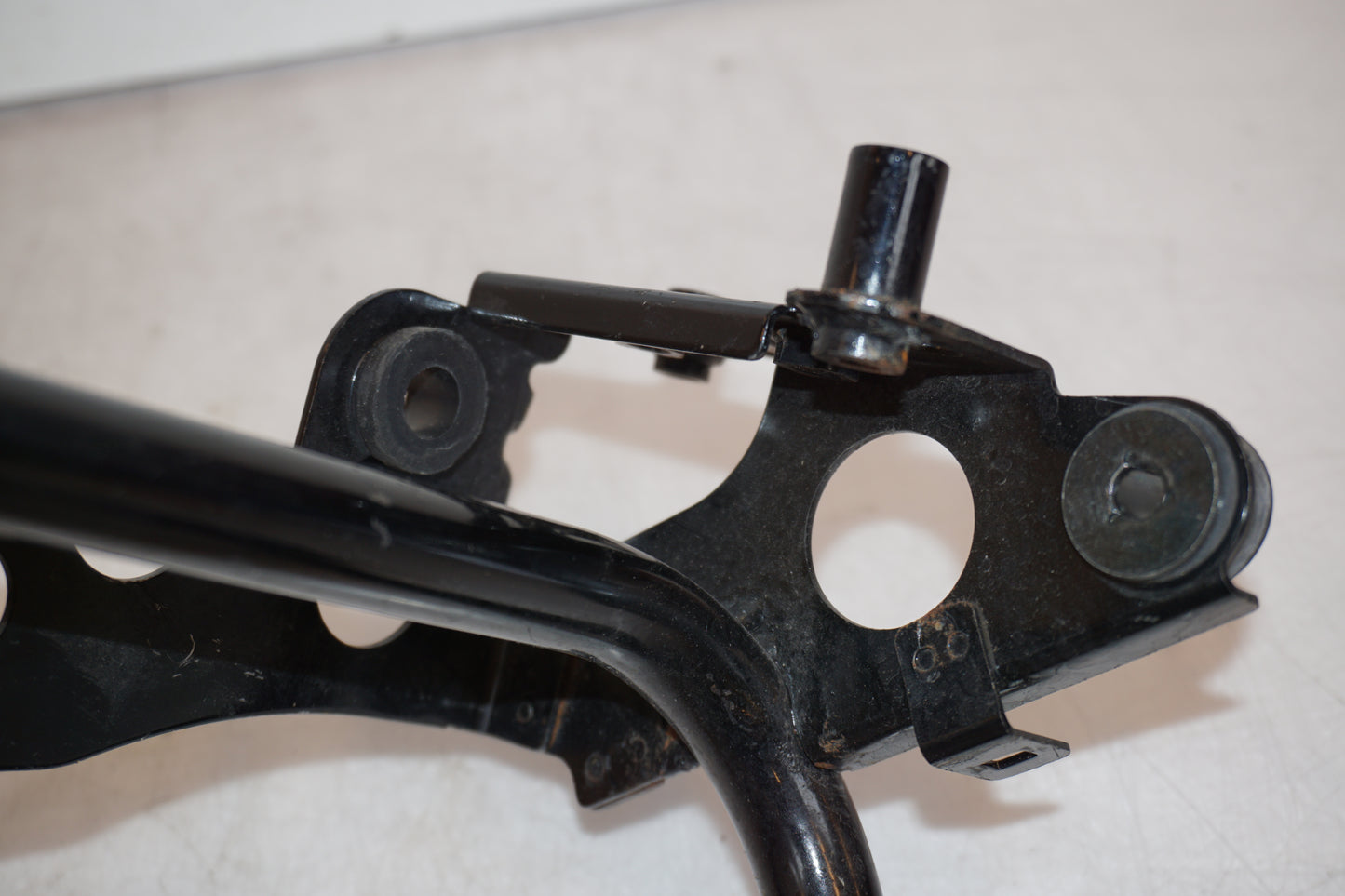 Extrabild7 på Strålkastarfäste från en Kawasaki Versys 650 -2007 motorcykel.