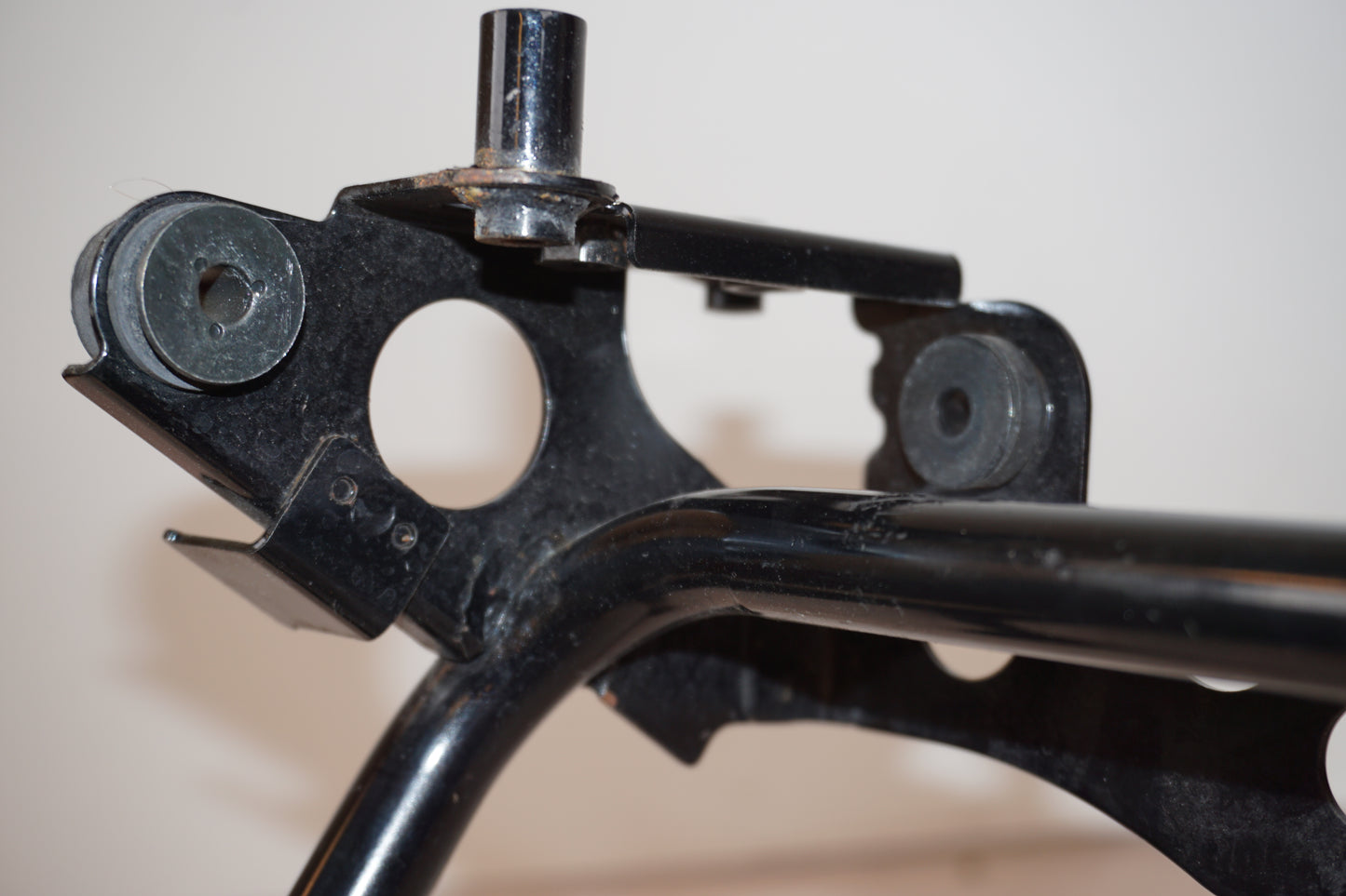 Extrabilder på Strålkastarfäste från en Kawasaki Versys 650 -2007 motorcykel.